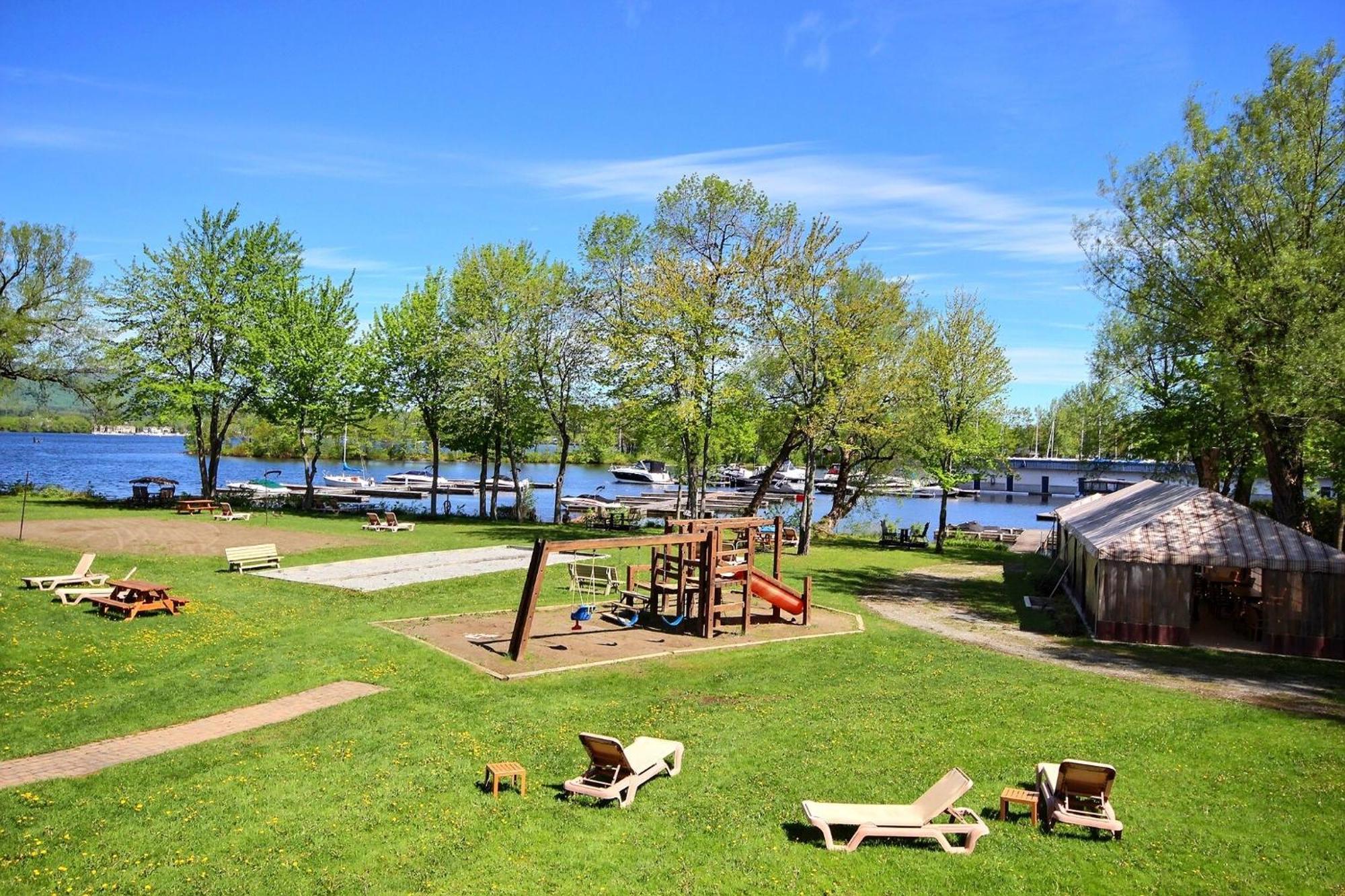 Location Tourisme Estrie - Oberge Du Village Magog Eksteriør billede