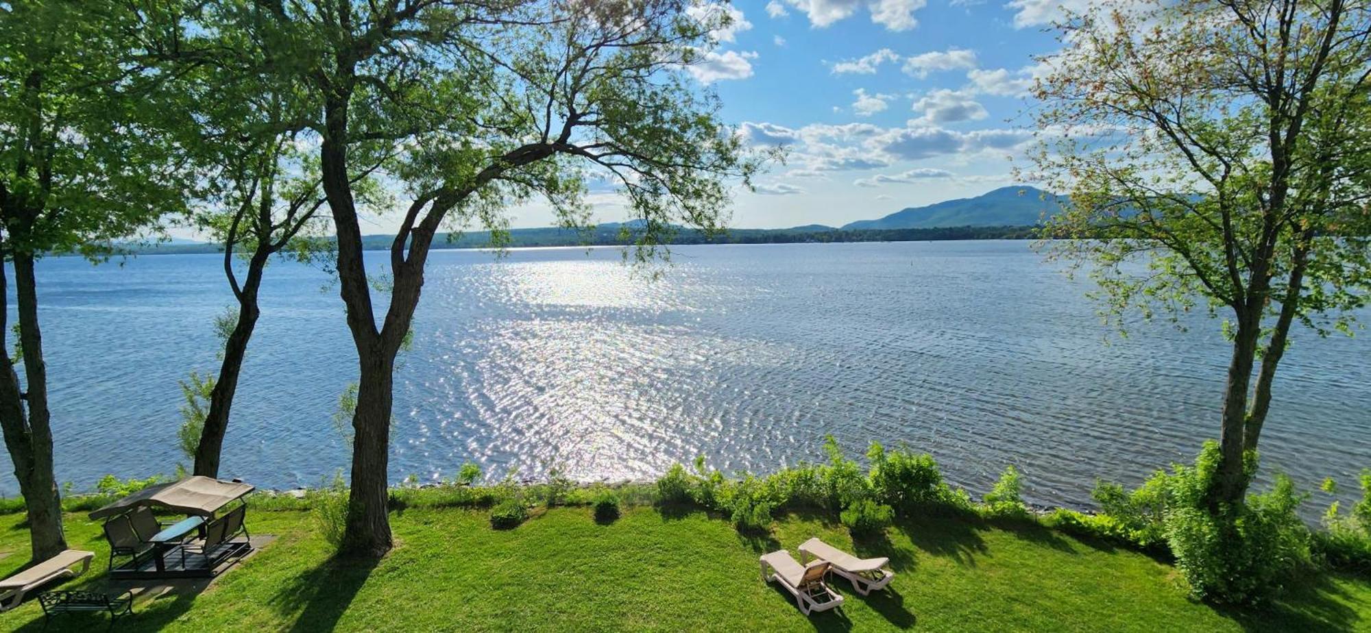 Location Tourisme Estrie - Oberge Du Village Magog Eksteriør billede