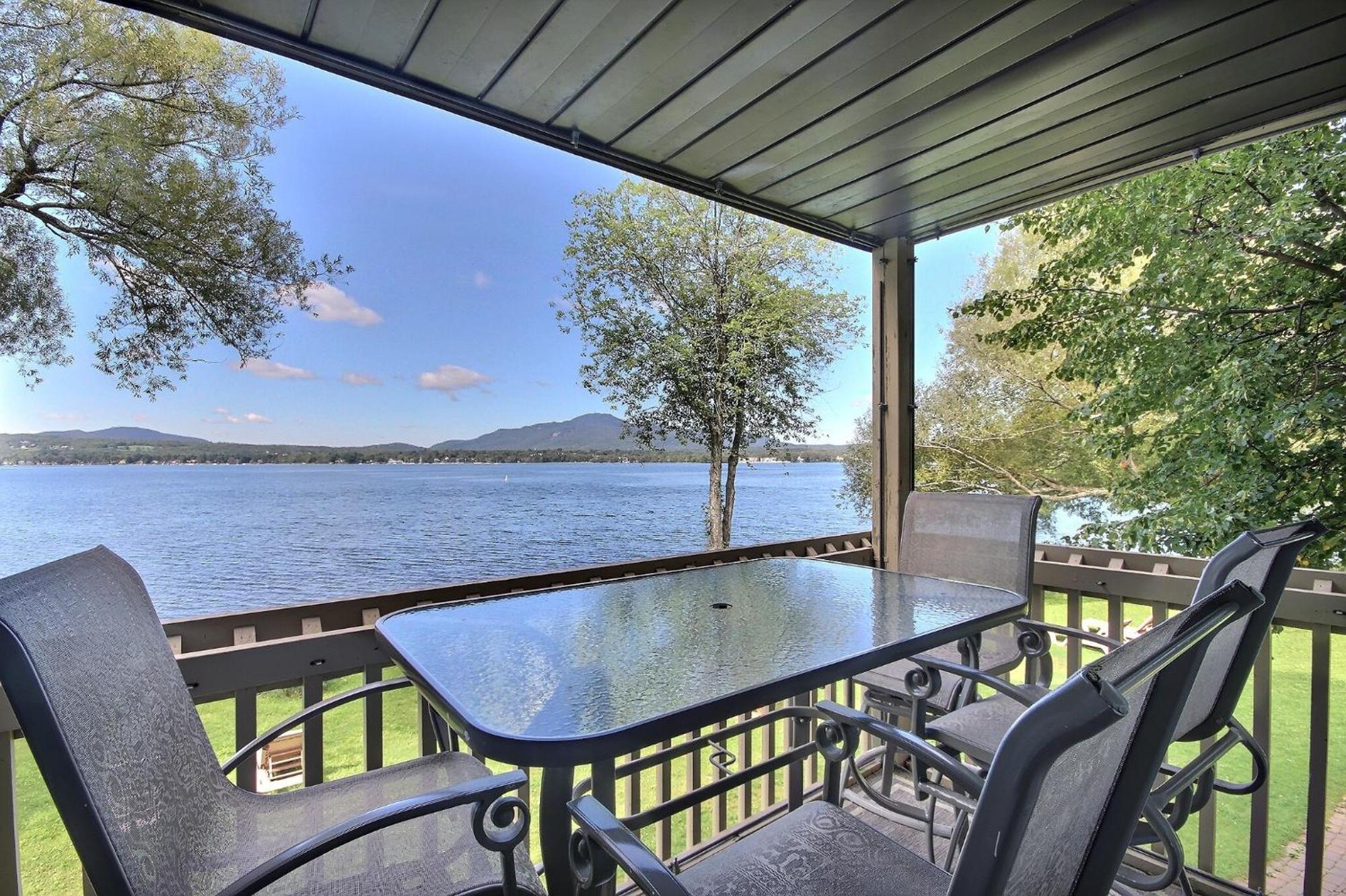 Location Tourisme Estrie - Oberge Du Village Magog Eksteriør billede